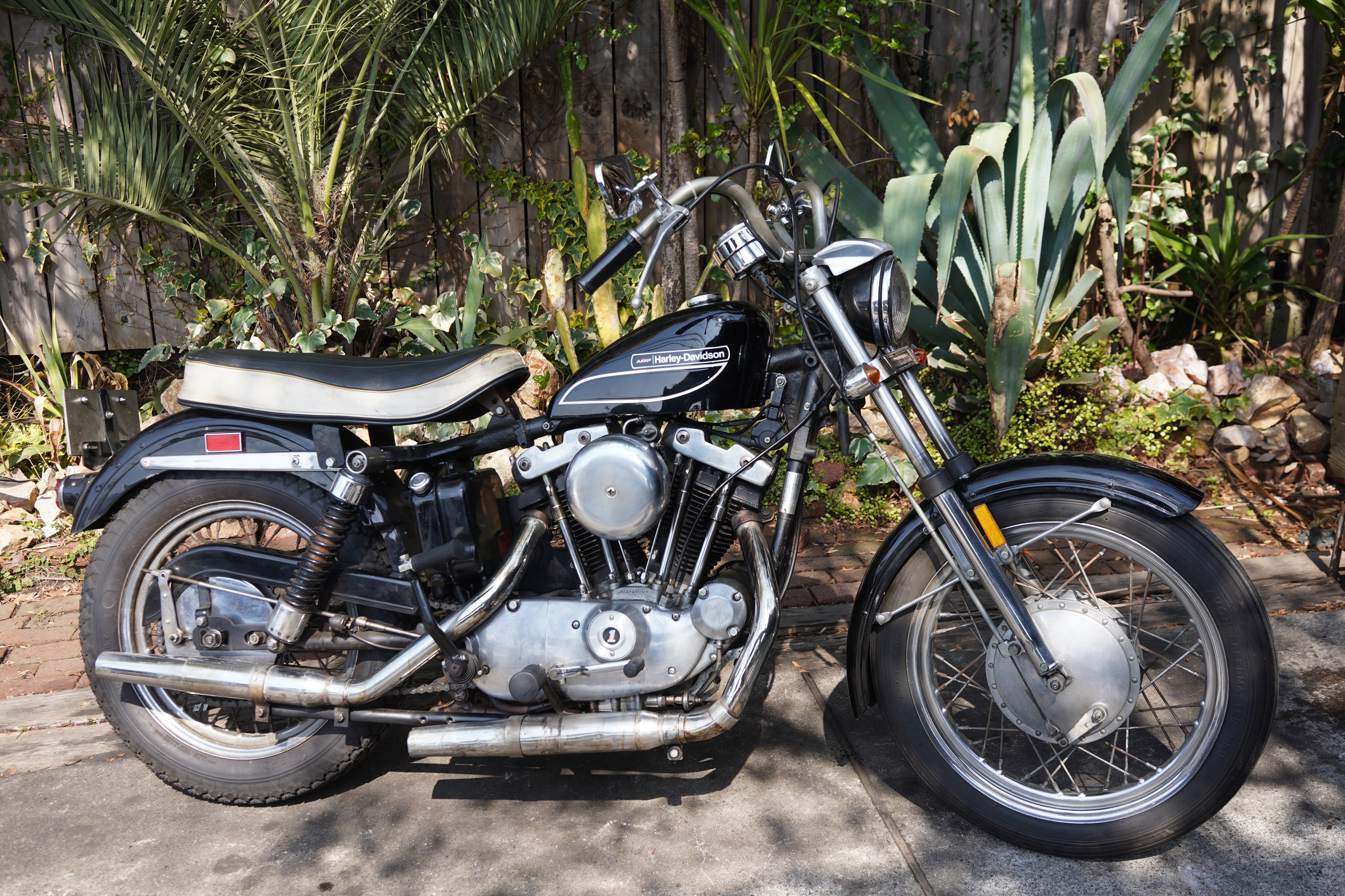 エスっち SOLD- 1972 XLCH SPORTSTER – BLUE GROOVE